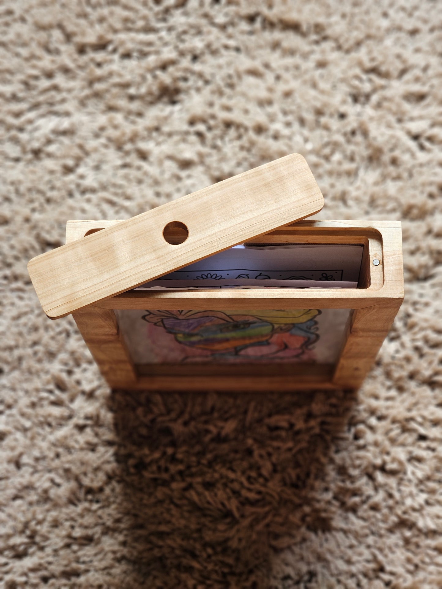 Kids Artwork Frame with Monthly Cards – Top-Opening Wooden Children’s Art Display (A4 / 8.5×11)